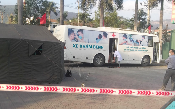 Xe khám bệnh lưu động của JVC tại Bệnh viện đa khoa Cẩm Phả.